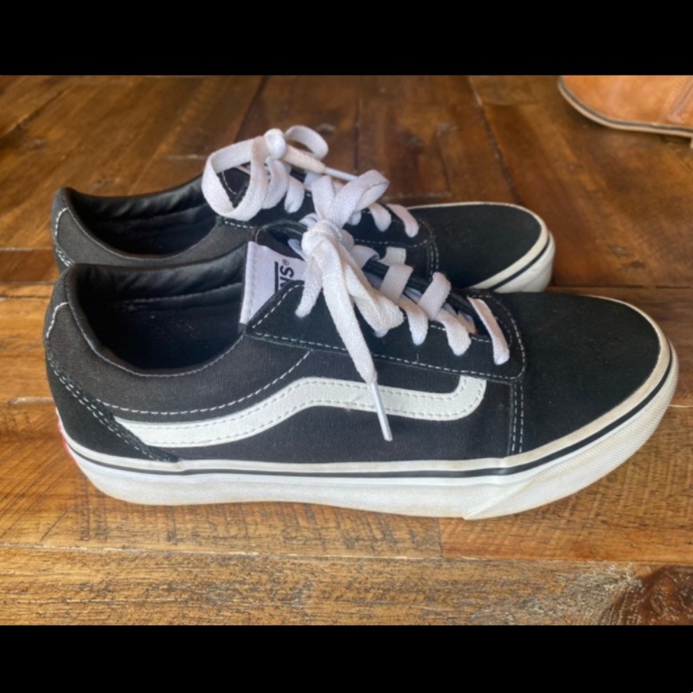 Vans old school black shoes. Youth size US 4.5